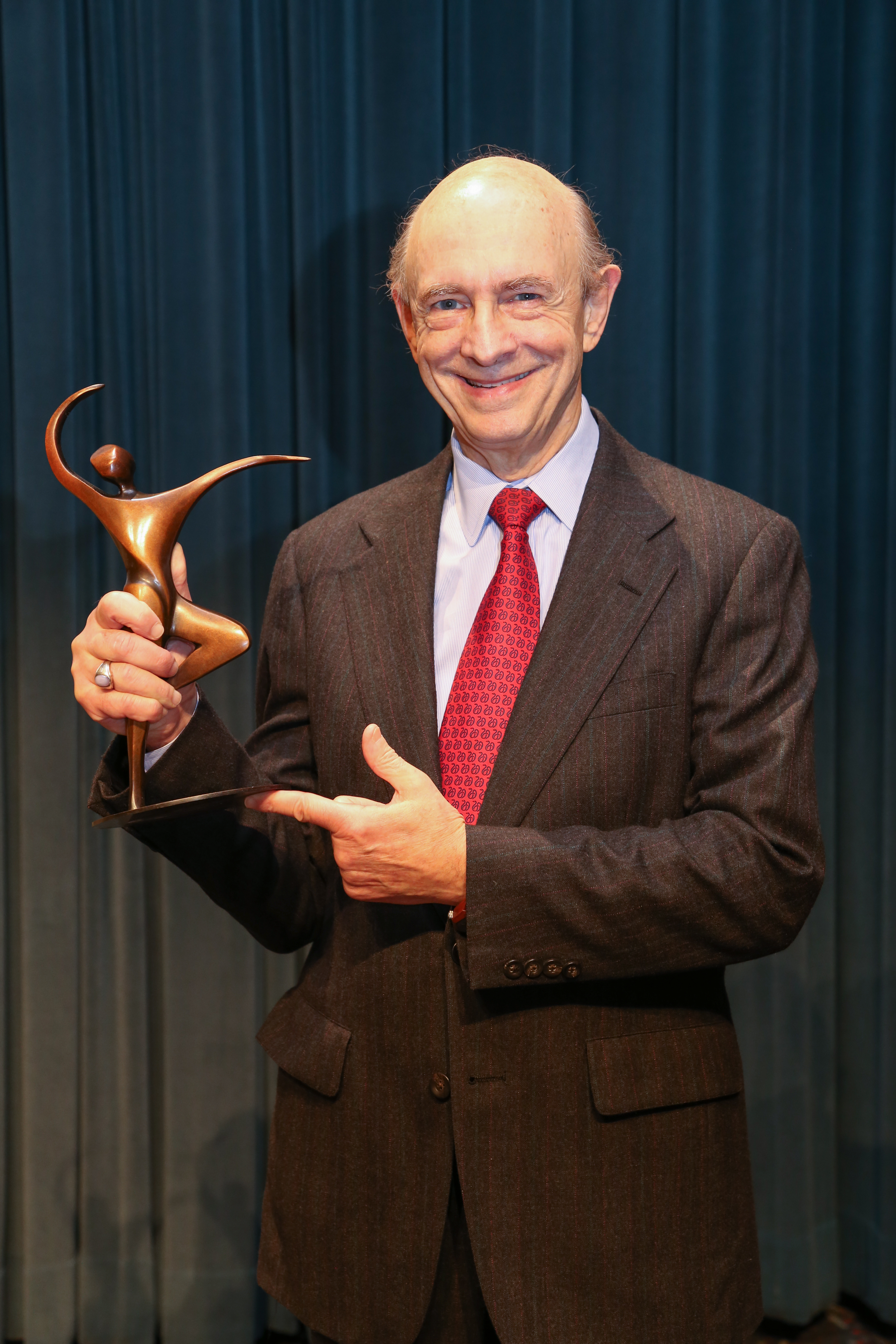 Dr. Harvey Alter poses with the Lasker Award in 2000.