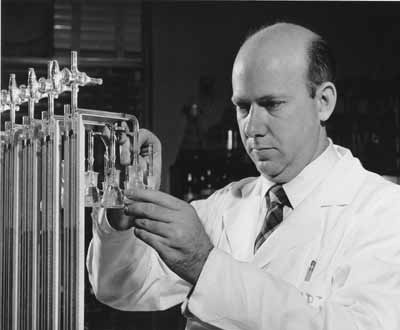 Earl using the Warburg apparatus, 1952.